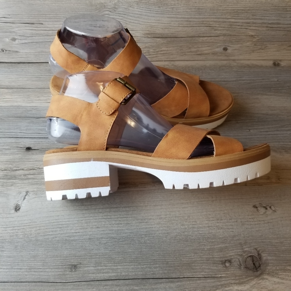 C Comfort Est 1946 Chunky Lug Platform Crisscross Ankle Buckle Sandal Shoes